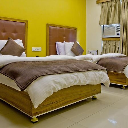 Hotel Executive Сурат Экстерьер фото