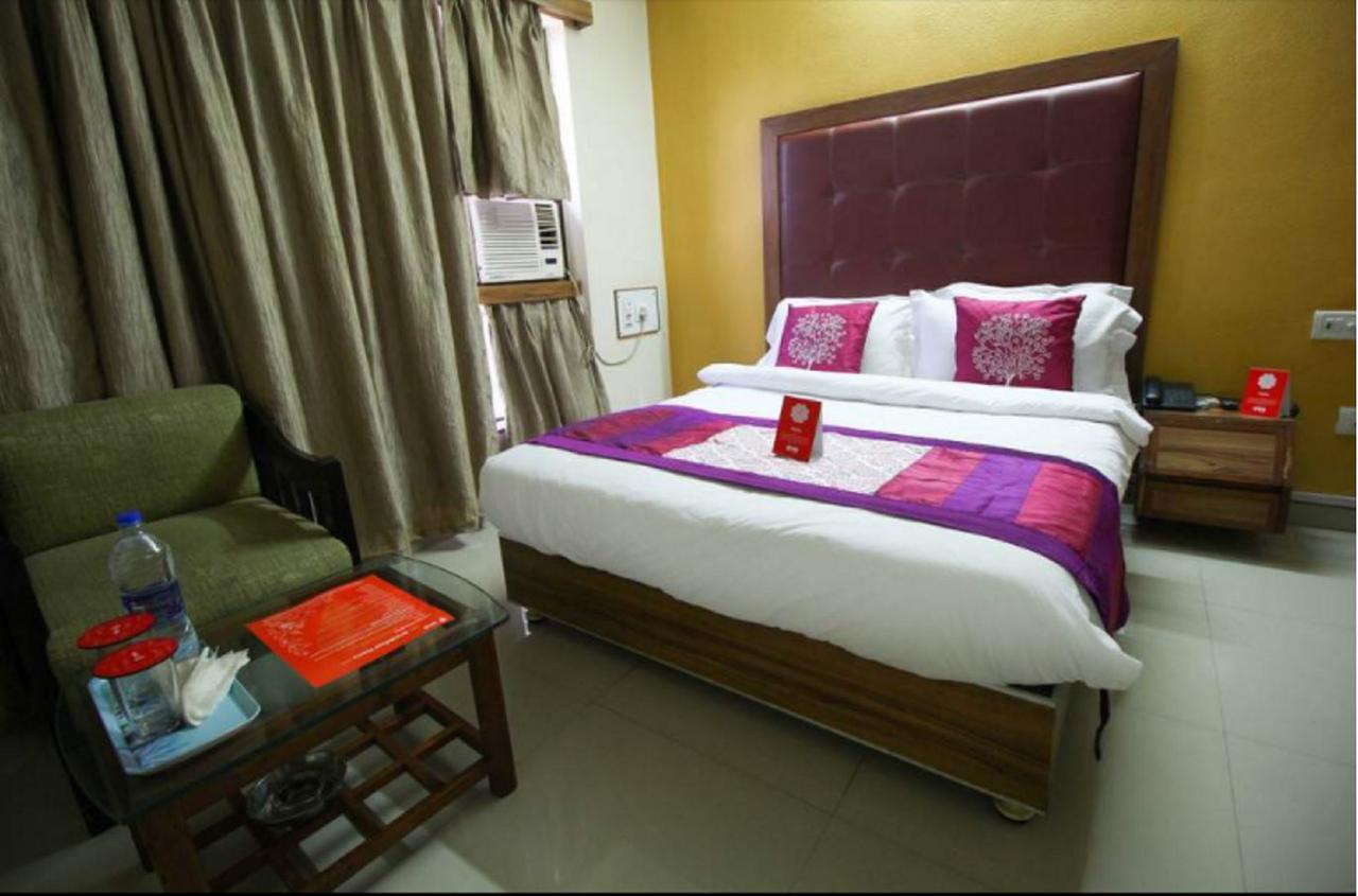 Hotel Executive Сурат Экстерьер фото