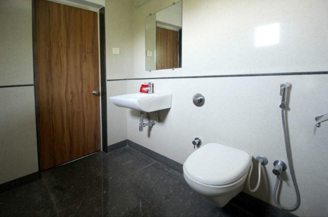 Hotel Executive Сурат Экстерьер фото