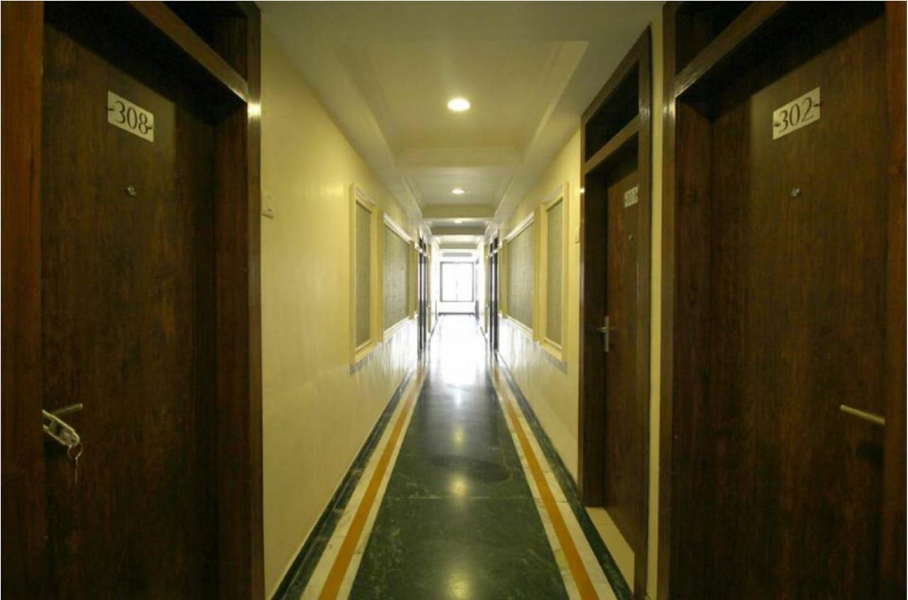 Hotel Executive Сурат Экстерьер фото