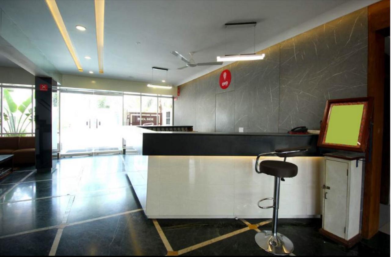 Hotel Executive Сурат Экстерьер фото