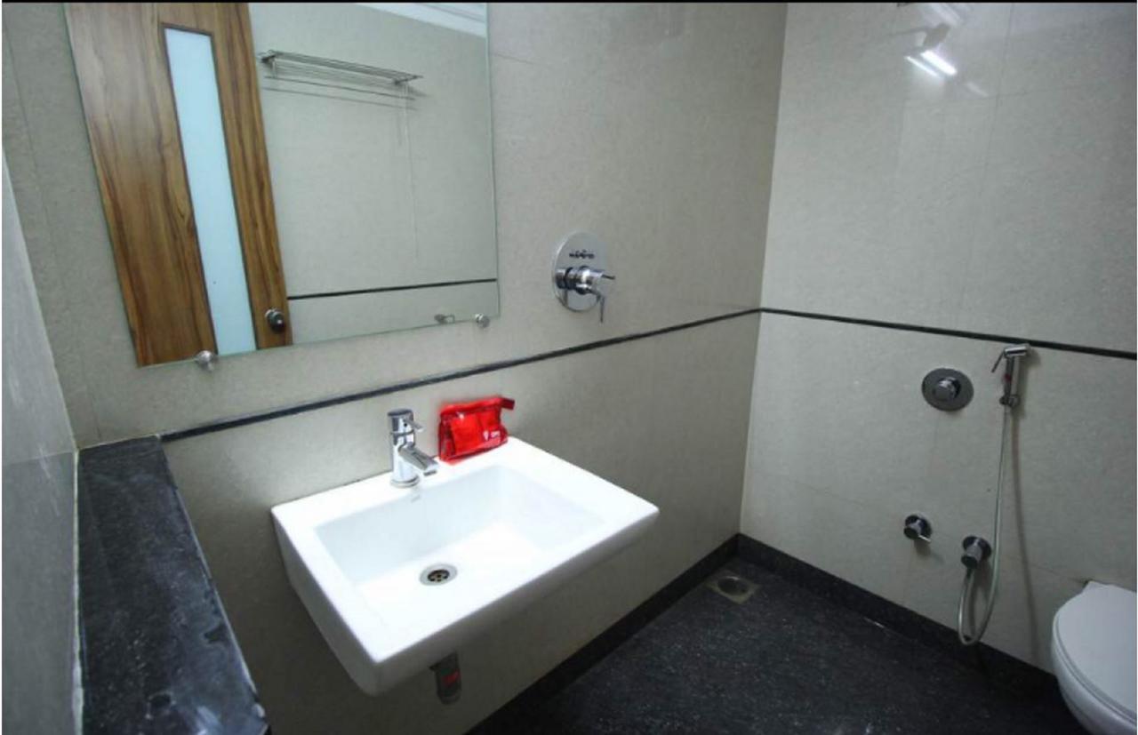Hotel Executive Сурат Экстерьер фото