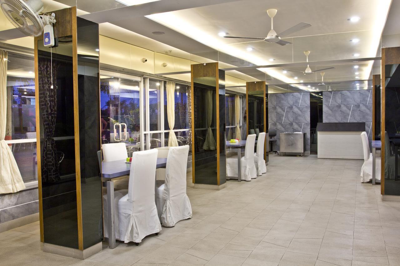 Hotel Executive Сурат Экстерьер фото