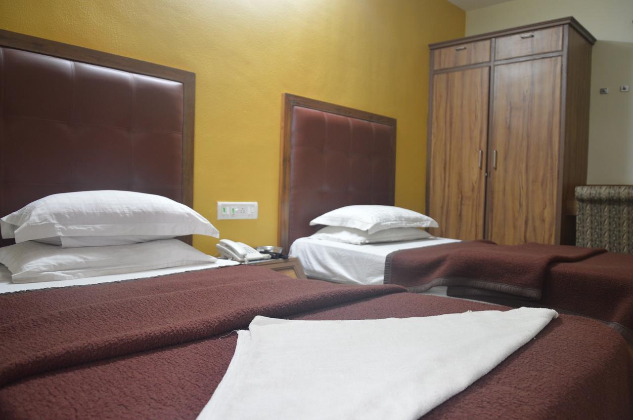 Hotel Executive Сурат Экстерьер фото