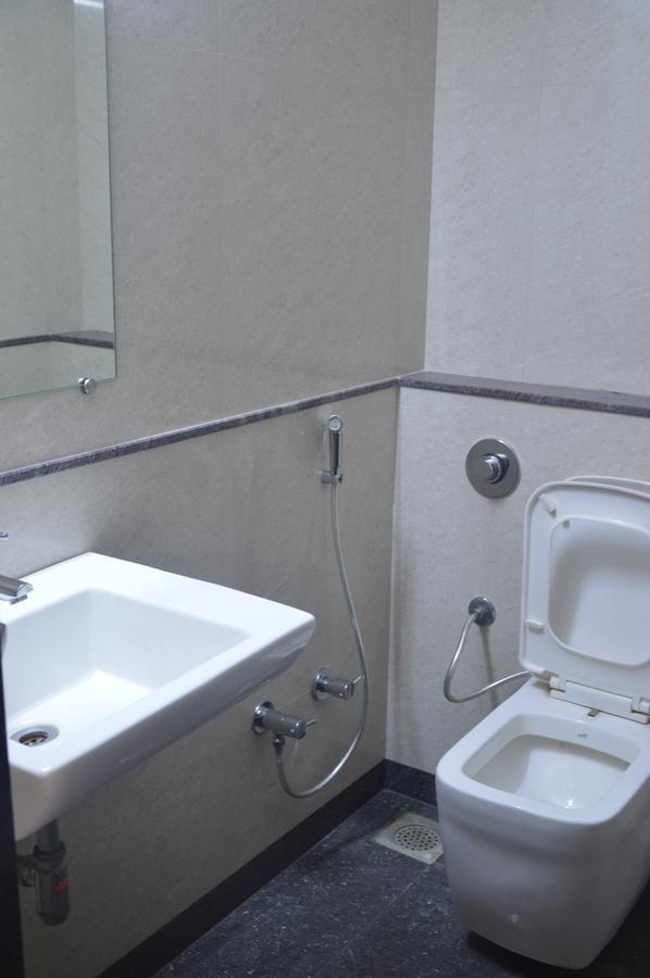 Hotel Executive Сурат Экстерьер фото